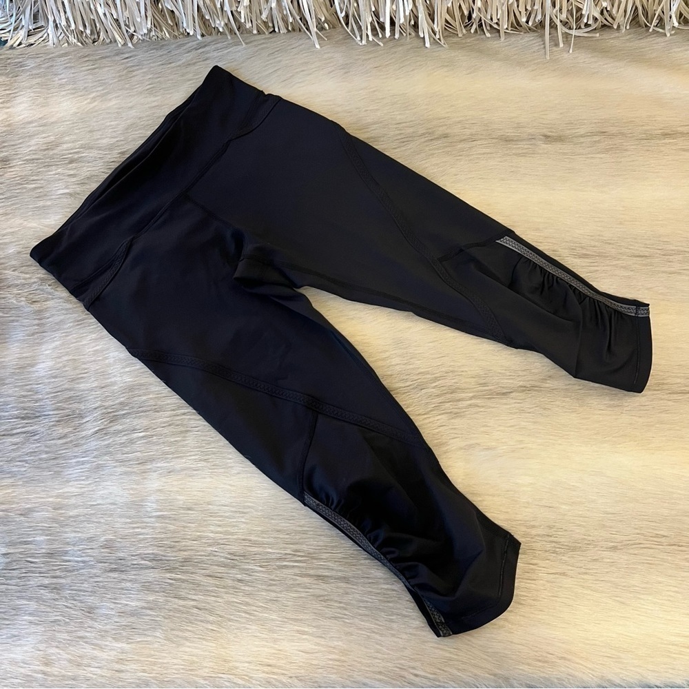 LULULEMON Black Crop Leggings Gathered Knees Reflective Strips 2 4